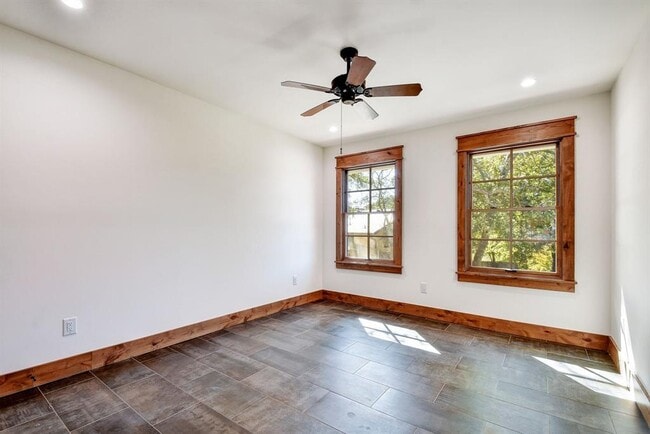 Building Photo - 108 Hub Dr