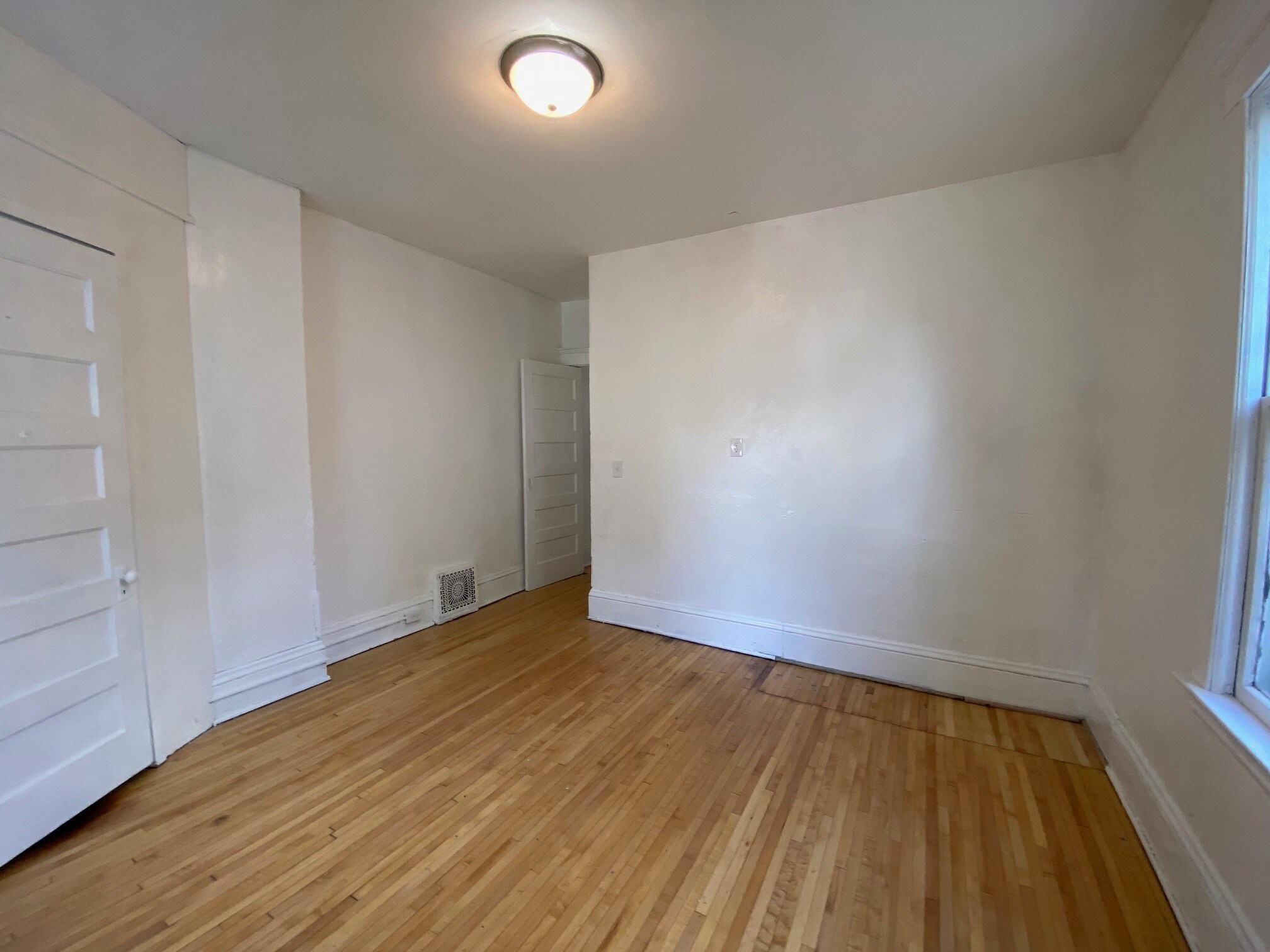 Building Photo - 2621 Colfax Ave S