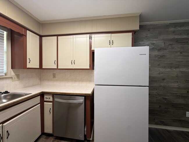 Building Photo - 436 Helen St