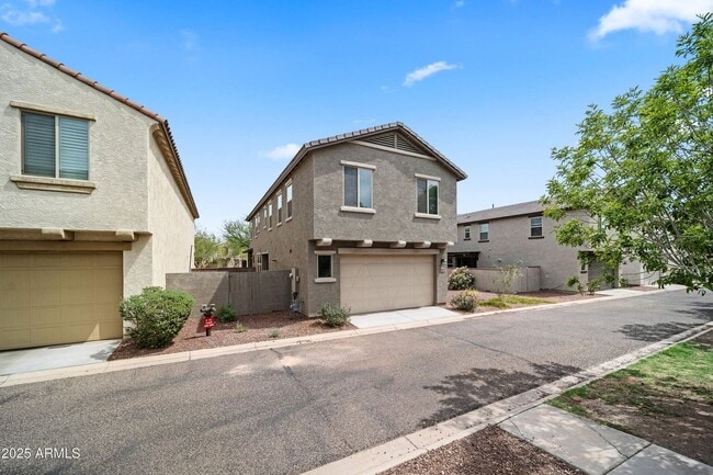 Building Photo - 20872 W Thomas Rd