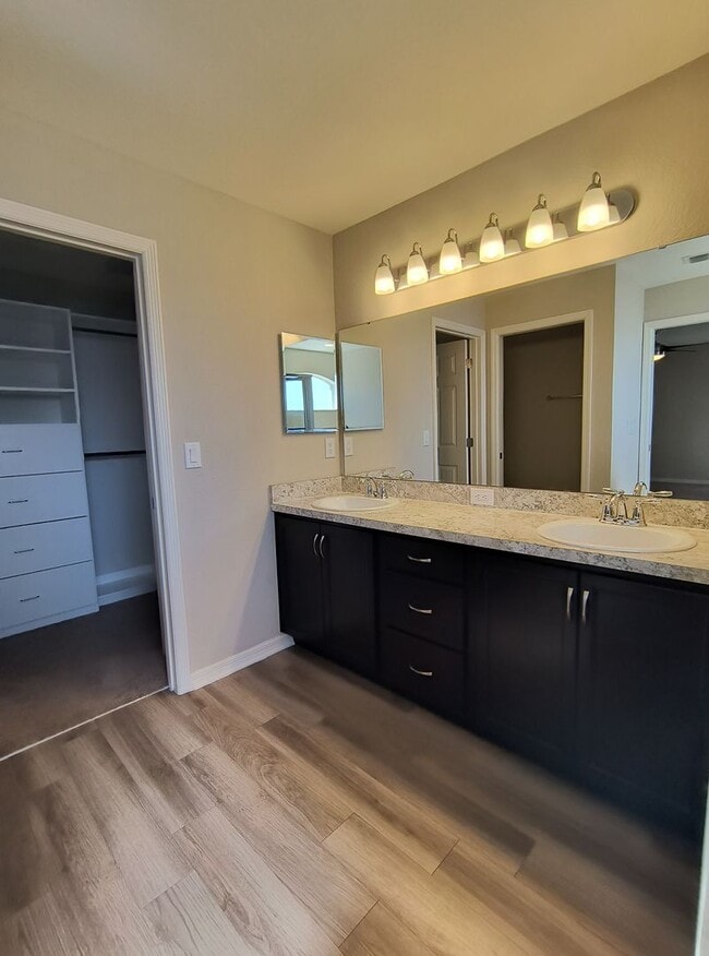 Building Photo - SOLAR ENGERY HOME!!! 4 BEDROOM 2 BATHROOM IN AUBURNDALE.