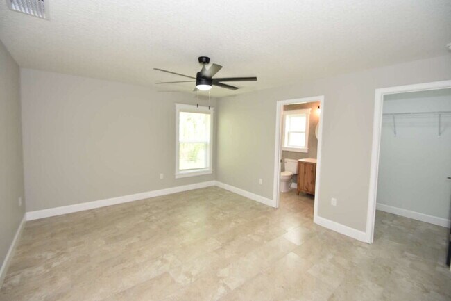 Building Photo - 86 Laramie Dr