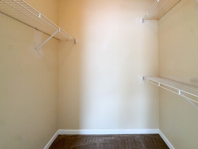 Building Photo - 10561 Villa View Cir