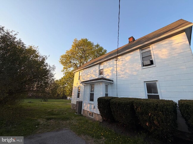 Building Photo - 15 Wolf Ave