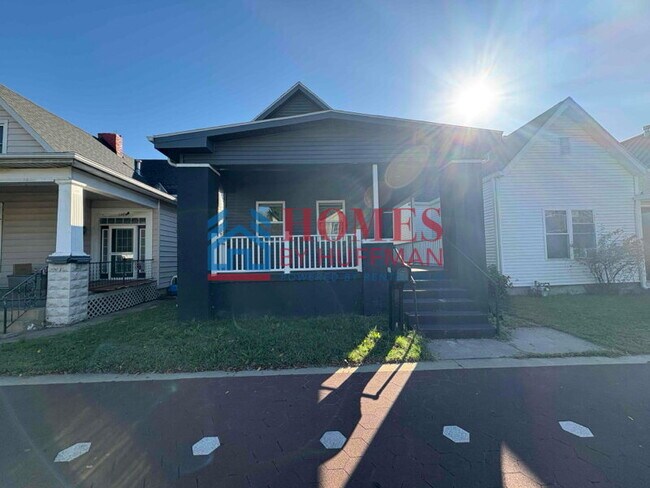 Building Photo - Three Bedroom House | Updated
