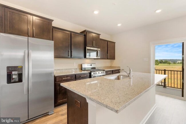 Building Photo - 463 Tiller St