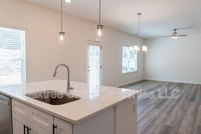 Building Photo - 3378 Skyland Dr