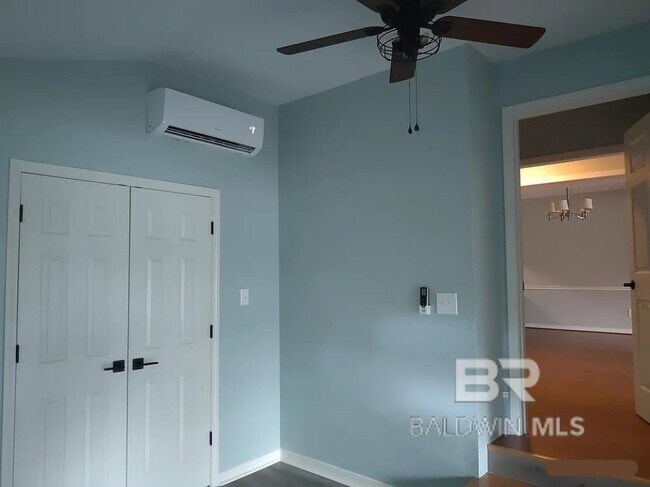 Building Photo - 31 Lake Shore Dr