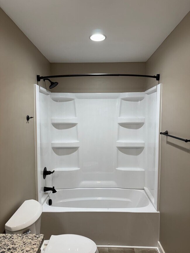 Building Photo - 516 Claremoor Ave