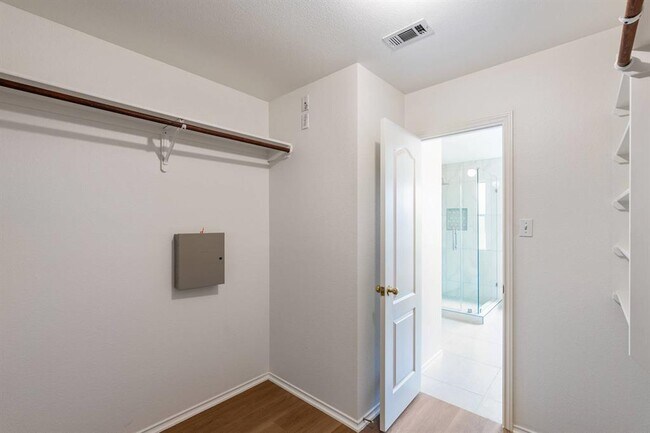 Building Photo - 3030 Bent Tree Loop