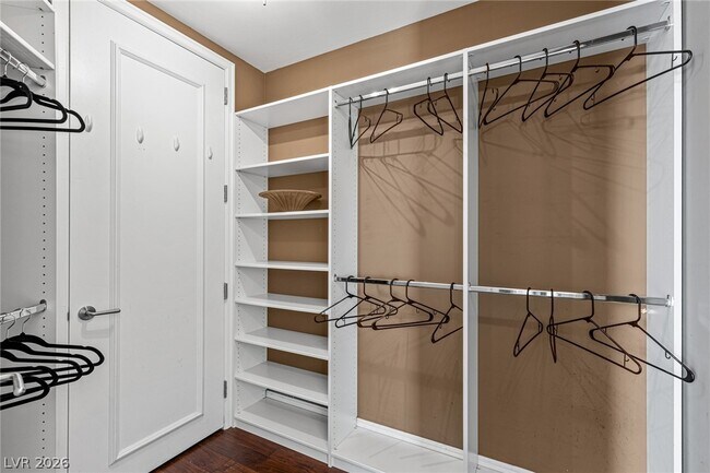 Building Photo - 2777 Paradise Rd