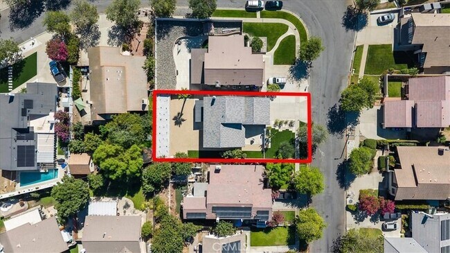 Building Photo - 1373 W Aster St