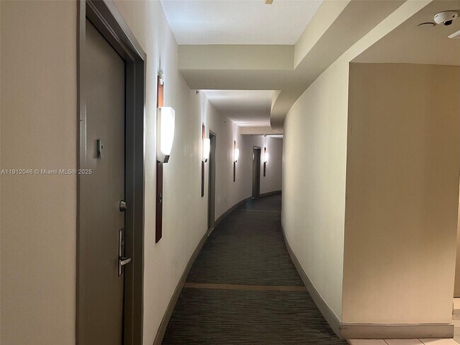 Building Photo - 1750 N Bayshore Dr