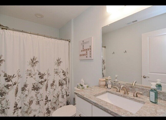 Building Photo - 8 Sourwood Cir