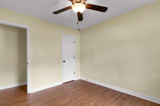 Building Photo - 102 Bridgeport Dr