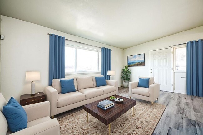 Building Photo - Beautifully Updated 3-Bedroom Single-Famil...