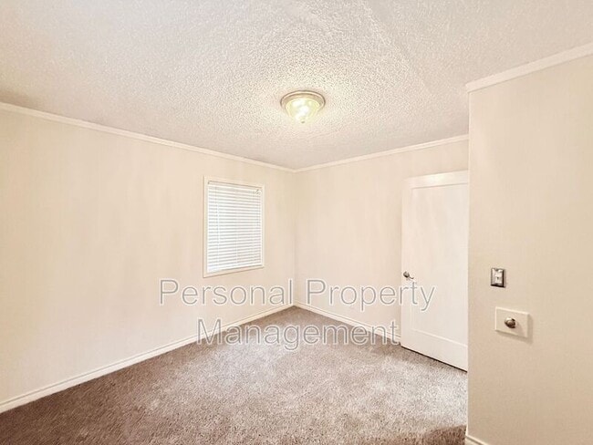 Building Photo - 1609 E Reserve St