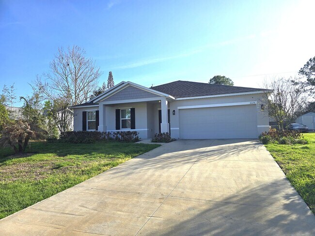 Building Photo - Stunning 4 bedroom, 2-bathroom home