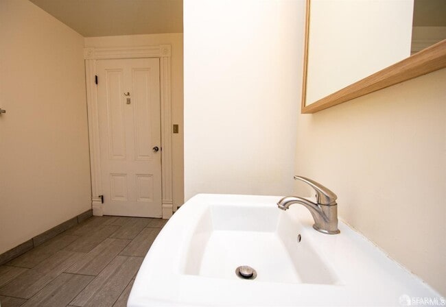 Building Photo - 923 Treat Ave