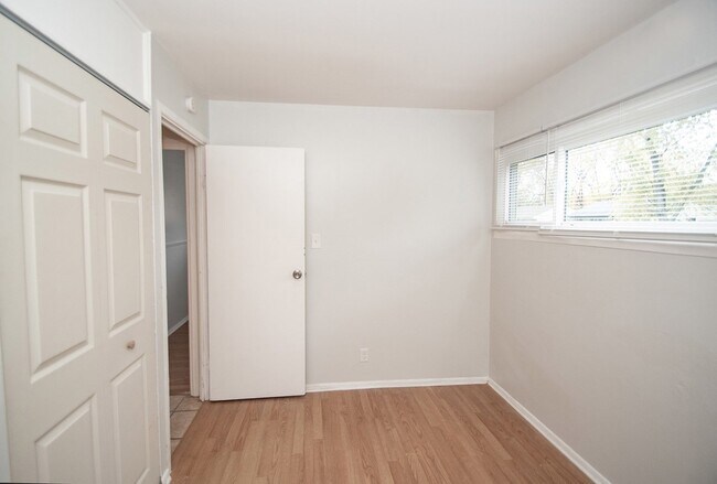 Building Photo - 4610 Karen Dr