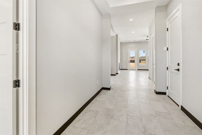 Building Photo - 208 Silverleaf Rd