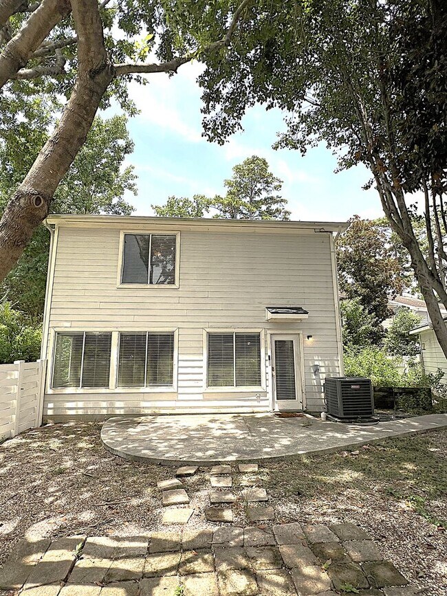 Building Photo - 6819 Kingwood Glen Dr