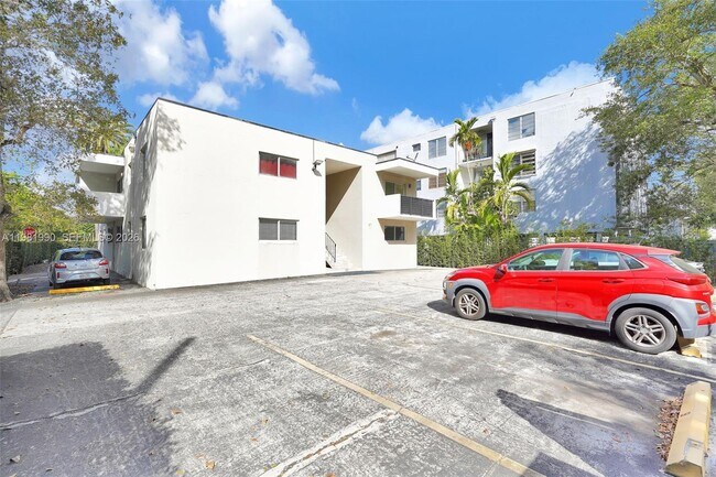 Building Photo - 12101 NE 6th Ave