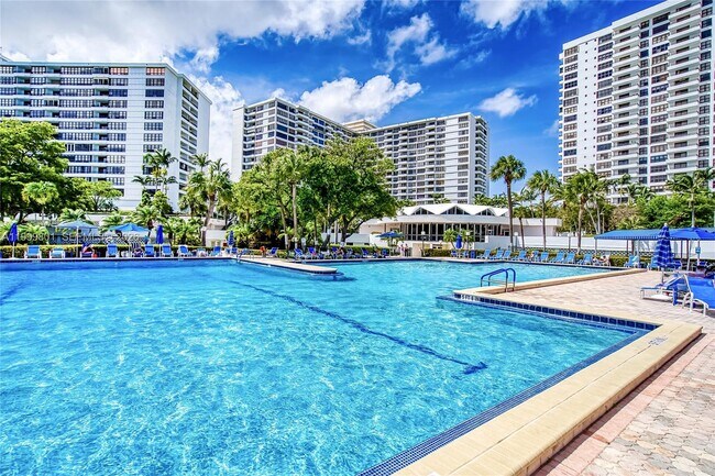 Building Photo - 600 Three Islands Boulevard