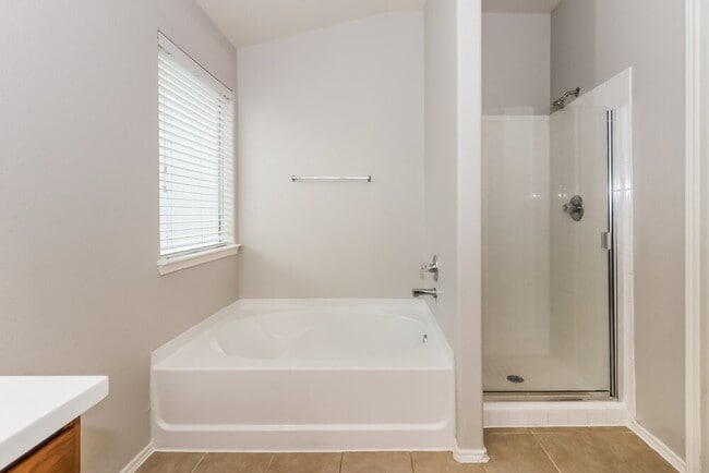 Building Photo - 3510 Aztec Wood Dr