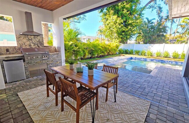 Building Photo - Bold Contemporary Sarasota Luxury Home. 4 Beds/ 4 Baths. Private Pool and Summer Grill.