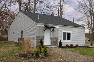 Building Photo - 842 Lloyd Ave