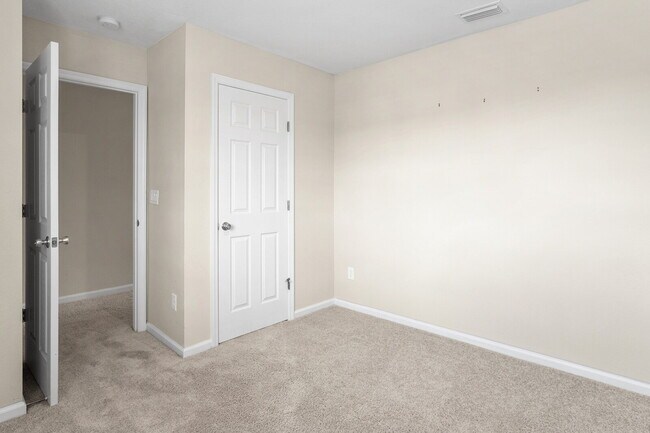 Building Photo - 3 Bedroom / 2.5 Bathroom Townhouse in the Meadows at Oakleaf