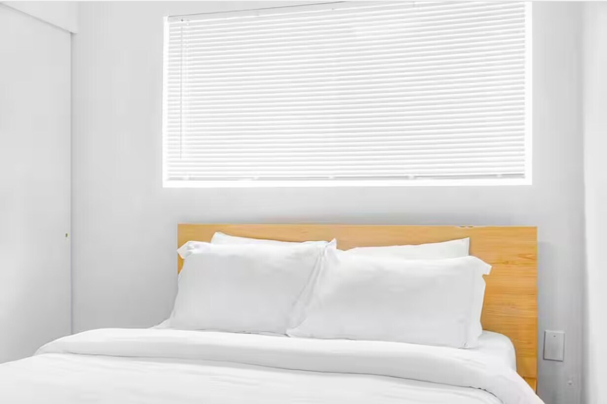 Building Photo - 1803 15th Ave S