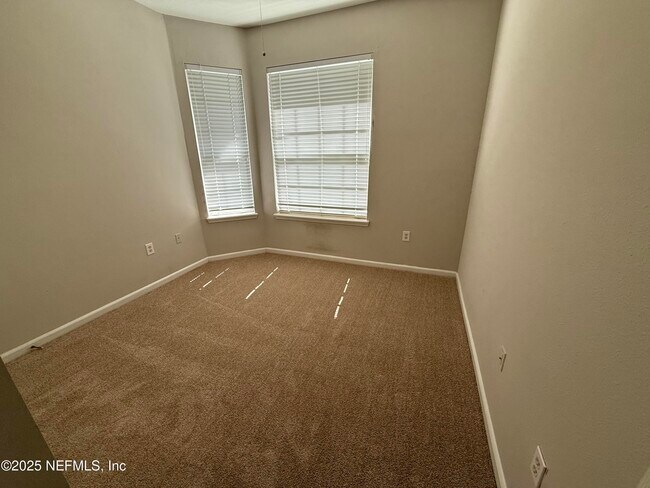 Building Photo - 10550 Baymeadows Rd