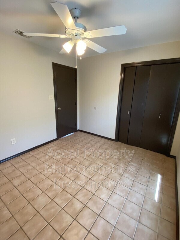 Building Photo - 601 Gastel Cir