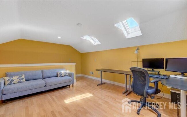 Building Photo - 17 Ashford Dr