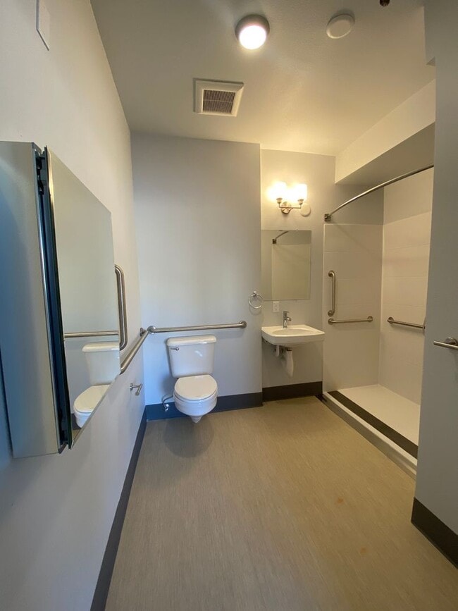Building Photo - ADA accessible 1 bed 1 bath unit in fully renovated complex