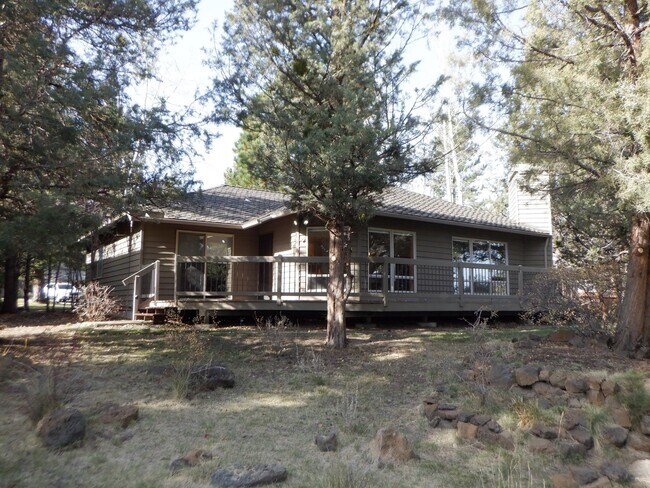 Building Photo - 3 Bed/2 Bath In River's Edge Community - G...