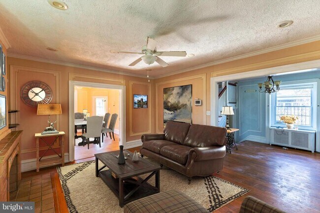 Building Photo - 2216 Georges Ln