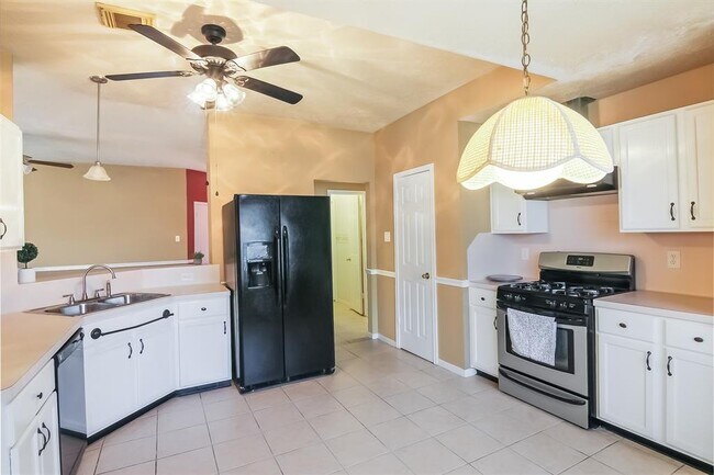 Building Photo - 5018 Dawngate Dr