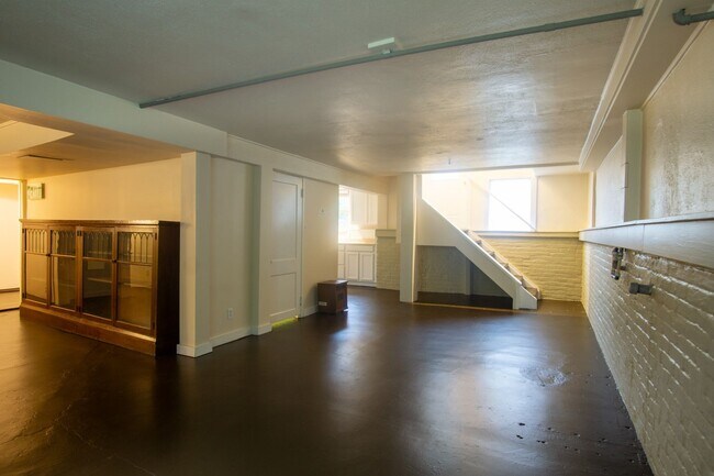 Building Photo - Amazing Find! Spacious Daylight Basement Studio with Loads of Character!