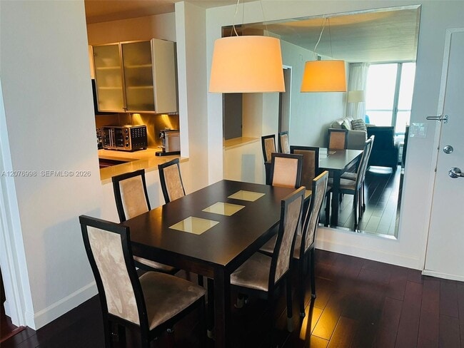 Building Photo - 5161 Collins Ave