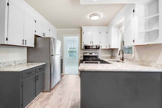 Building Photo - CHARMING 2-STORY BRICK HOME *Excellent Goldsboro Location* Lawn Care Included!