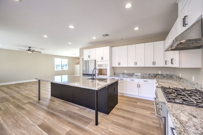 Building Photo - RARE HORSE PROPERTY FOR RENT – NEAR BLM LAND | HENDERSON, NV