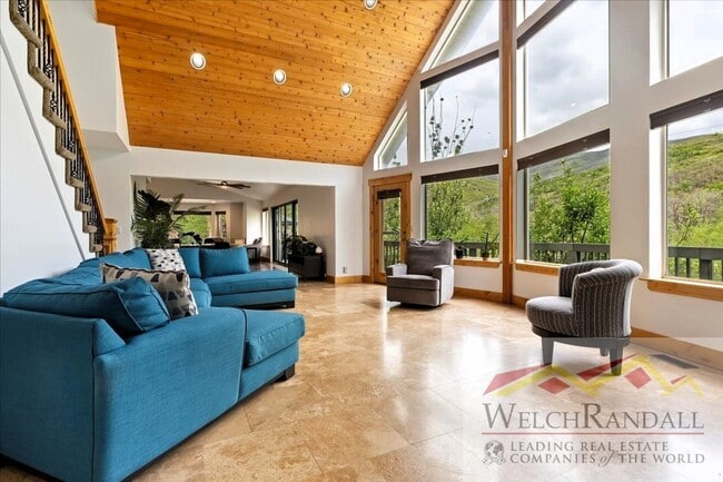 Building Photo - Stunning Emigration Canyon Home - Spacious...