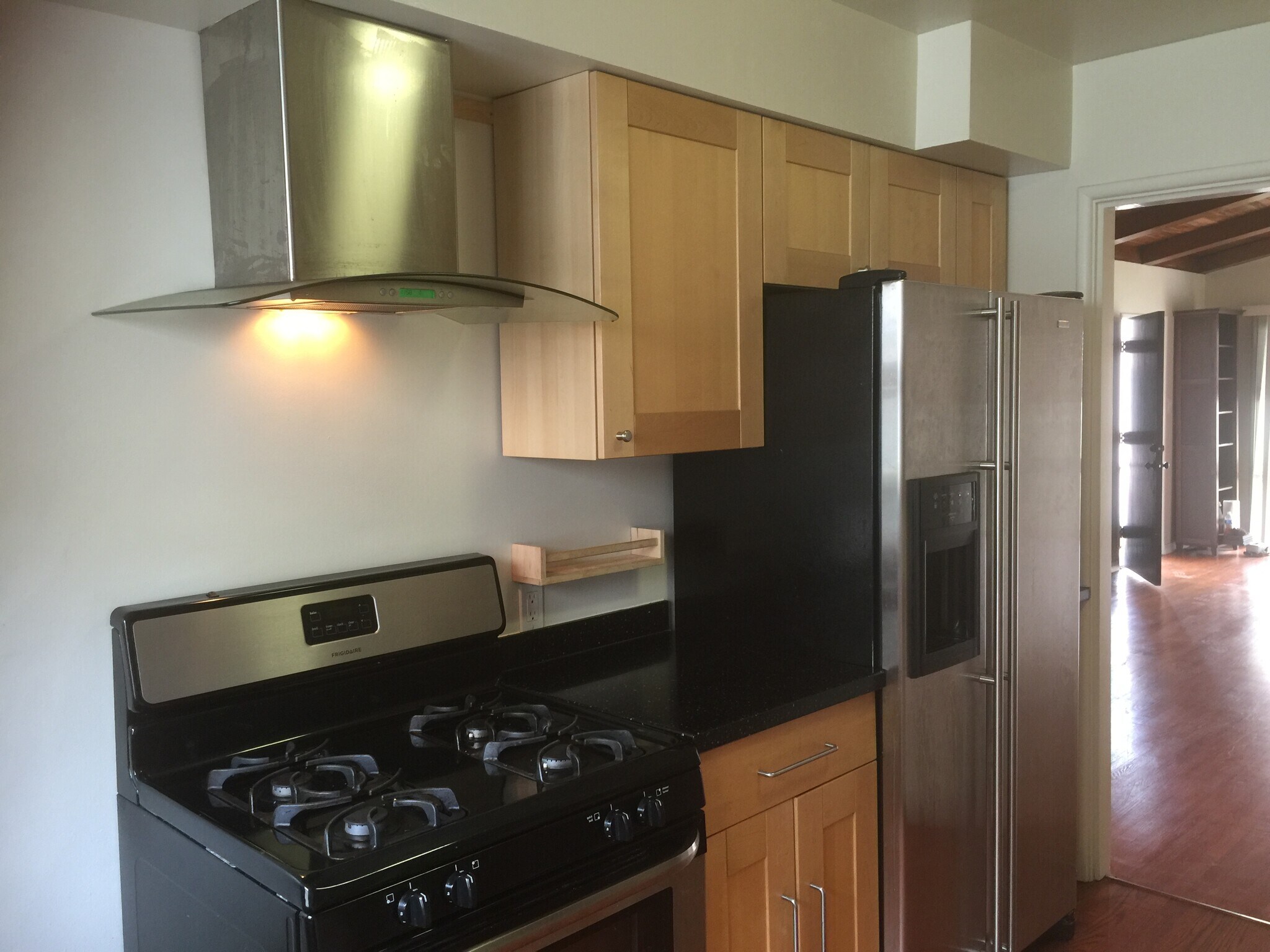 Building Photo - 933 E 1st St