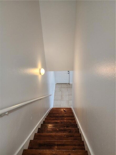 Building Photo - 870 Marina Dr