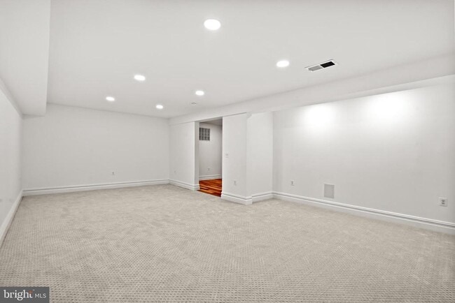 Building Photo - 9216 Shelton St