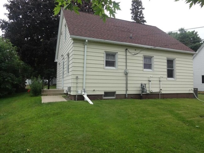 Building Photo - 414 N Hubert St
