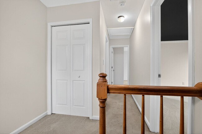 Building Photo - Country Charmer 3Bd/2.5Bth colonial home w/ 2 car garage on 1 acre! $1000 first month credit!